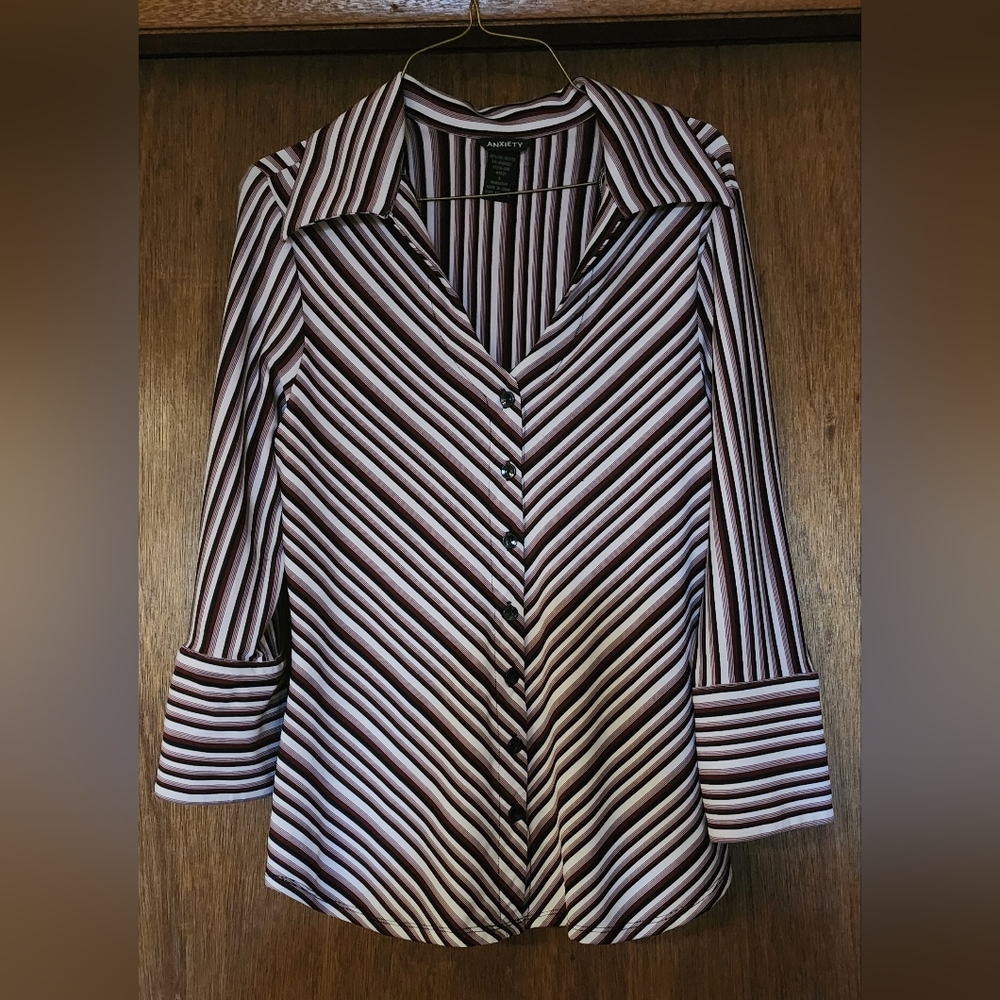 Anxiety women's 3/4 length sleeve button down shirt size large.